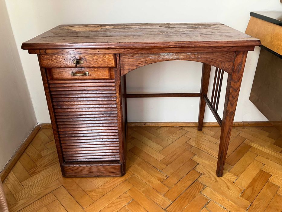 Dębowe oryginalne biurko z okresu międzywojennego W:70 cm, blat 80x50