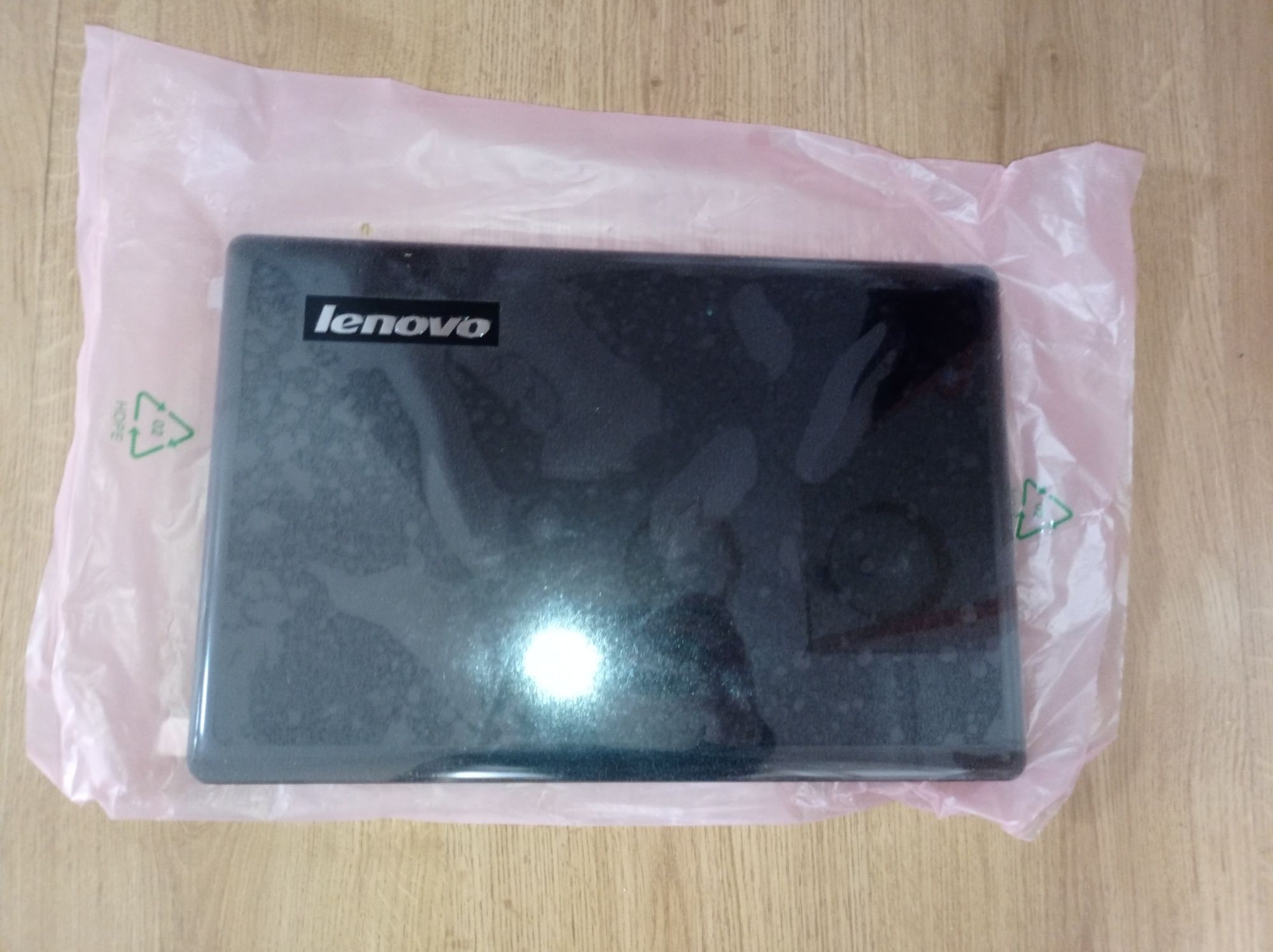 Obudowa matrycy Lenovo IdeaPad Z560 NOWA