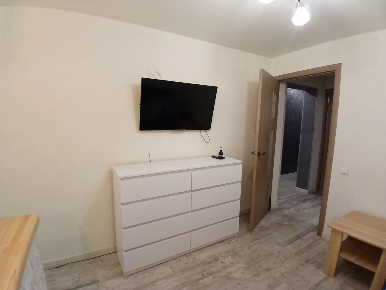 Продаж 2к квартири з сучасним ремонтом, меблями, технікою