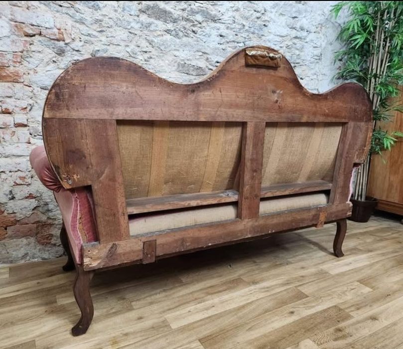 Stylowa sofa w stylu vintage – elegancja i charakter