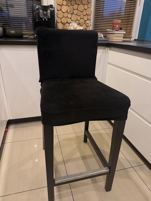 Dwa barowe krzesła Ikea