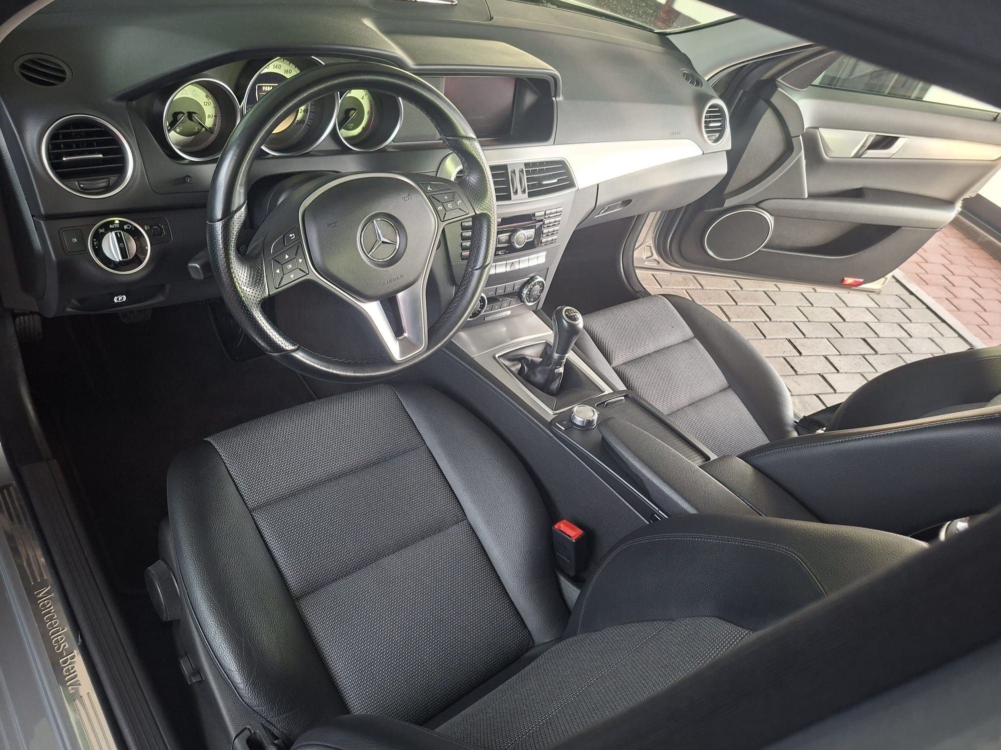 Mercedes-benz c220