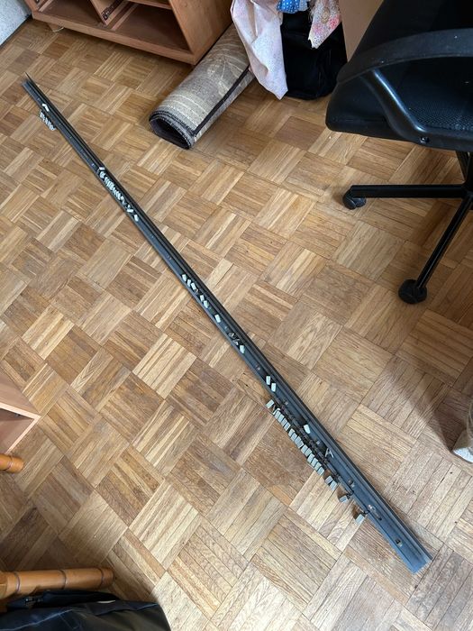 Karnisz aluminiowy 261 cm z żabkami PRL listwa sufitowa