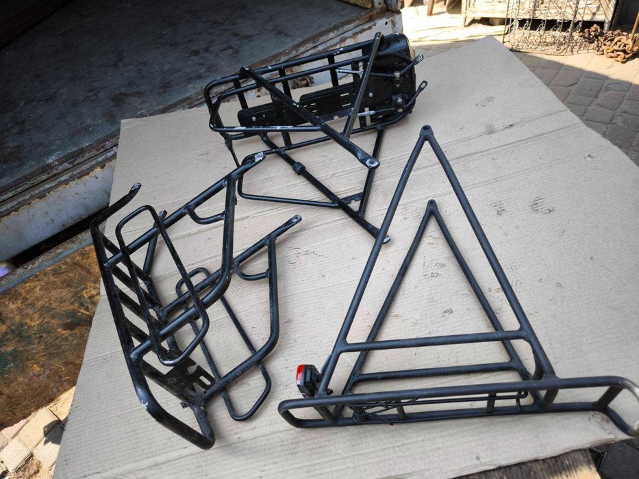 Алюминиевые багажники для велосипеда.