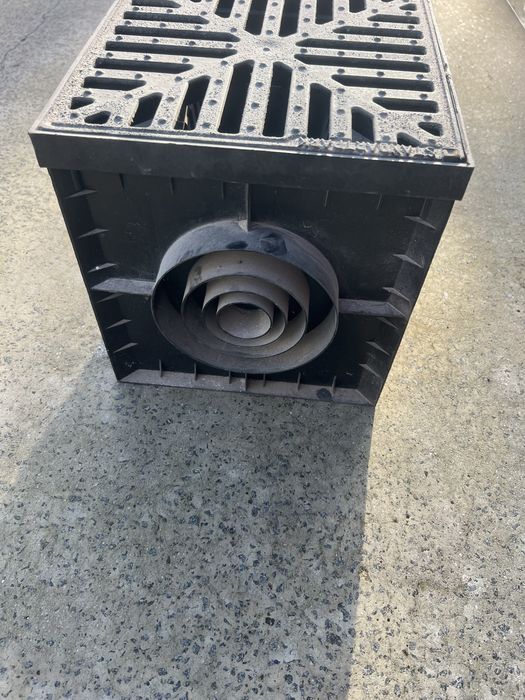 Дощоприймач вуличний з чавунною кришкою,залишки, не був у використанні