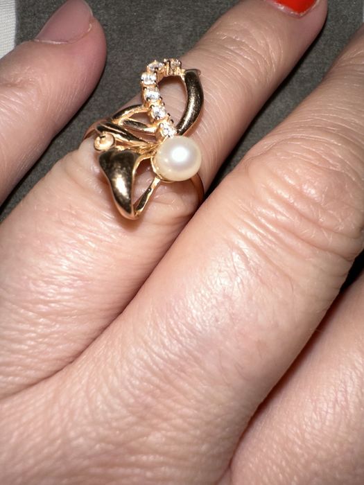 Каблучка з жемчугом розмір 17.5-18