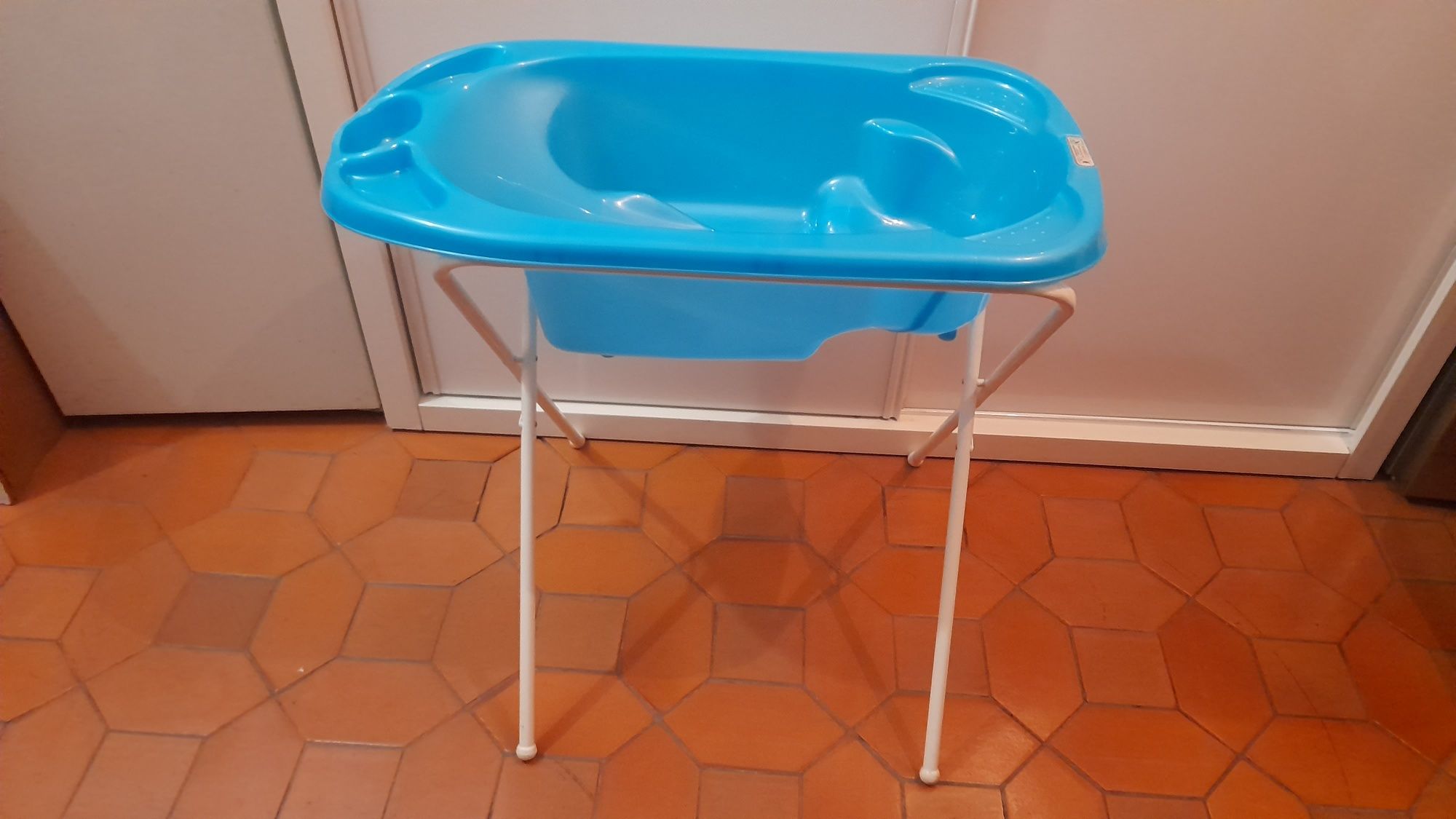 Banheira com suporte para banho de bebé