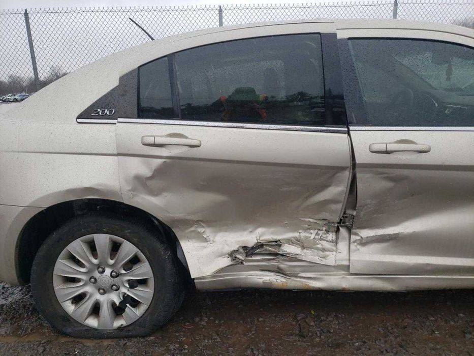 Chrysler 200 LX 2013