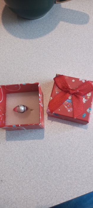 Srebrny pierścionek z perełką