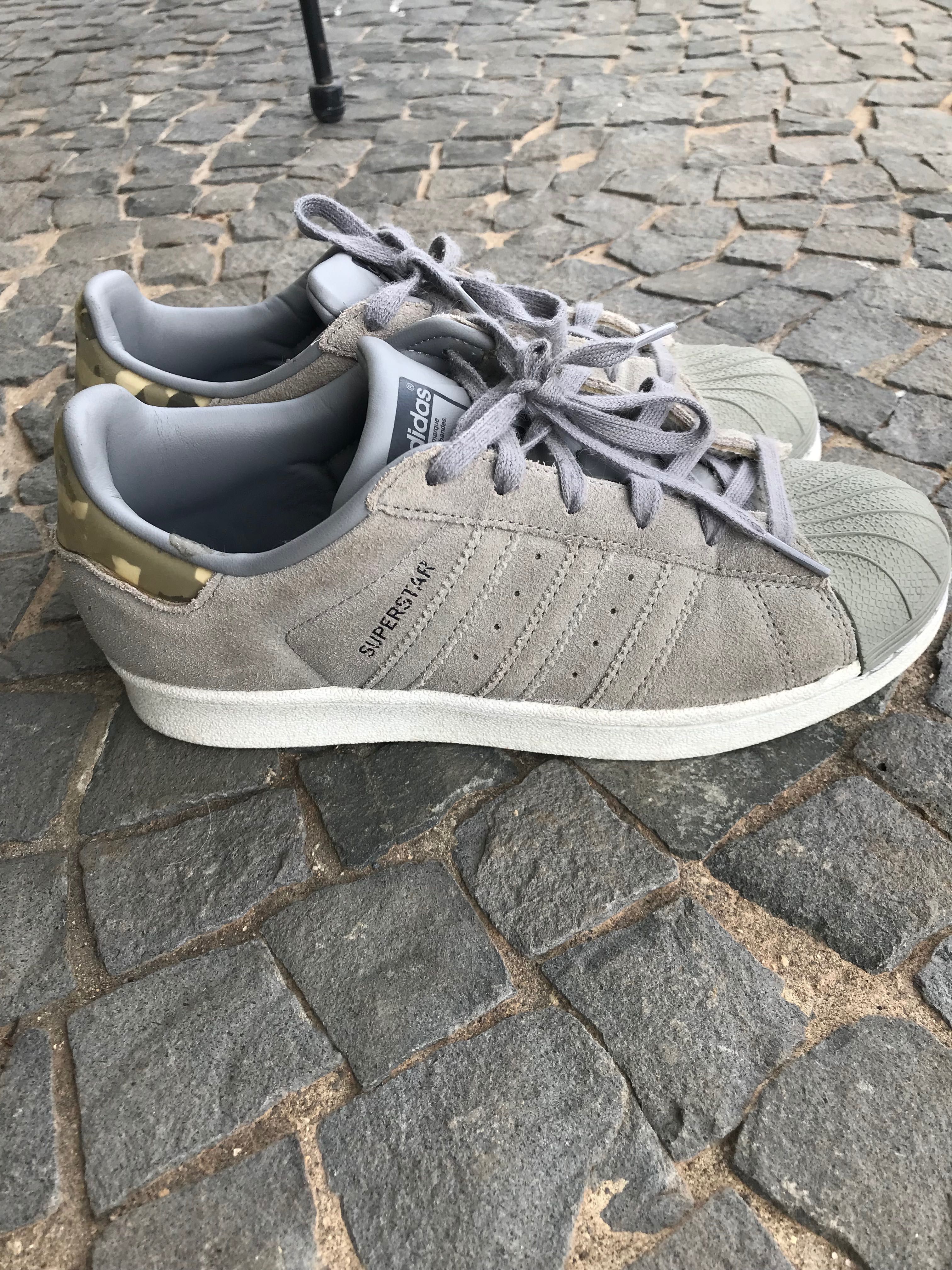 Sapatilhas cinza super star adidas