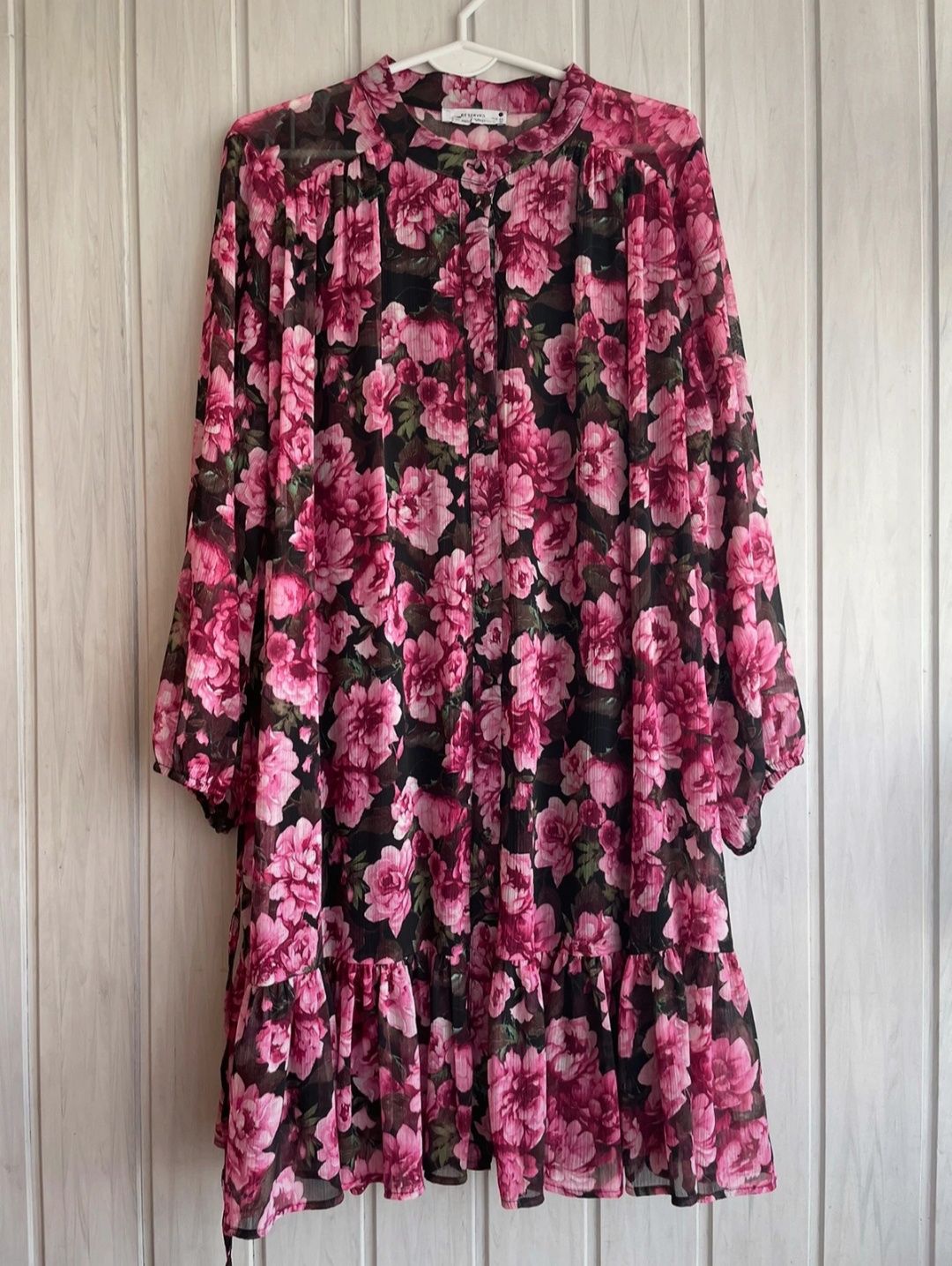 Śliczna sukienka w różowe kwiaty, Reserved,XL/42/14 do XXL