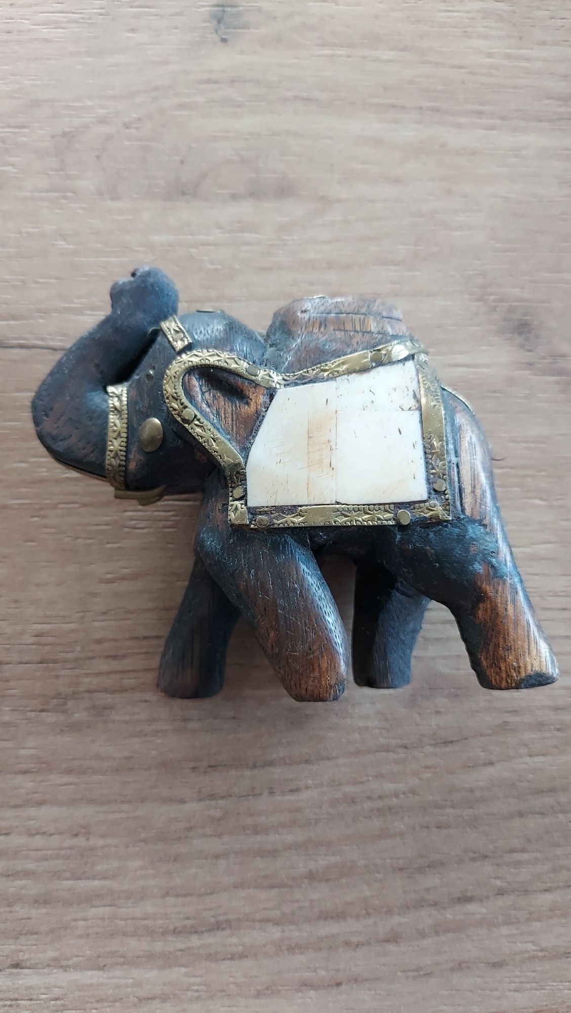 Słonik indyjski na szczęście z drewna oryginalny z Tajlandii