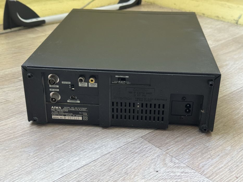 Odtwarzacz video VHS AIWA HV-E101DKKE retro