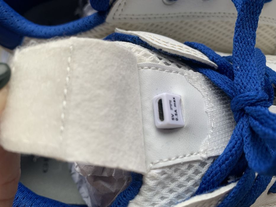 Шкіряні мокасини та кросівки 39 з led geox sp