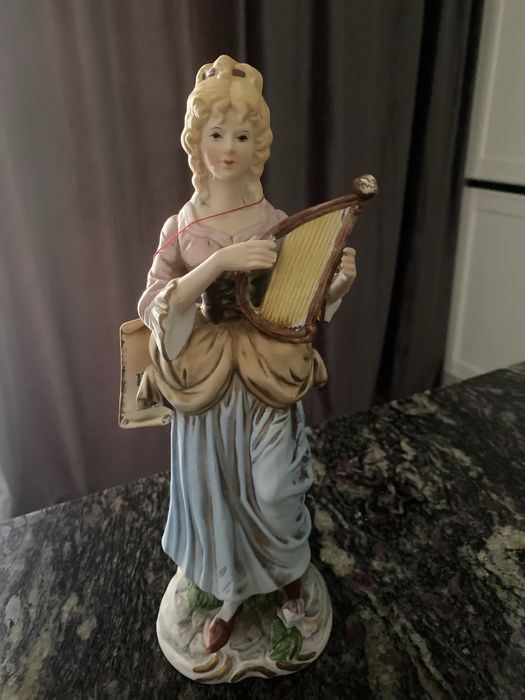 Статуэтка. Бисквитный фарфор. Италия. Винтаж