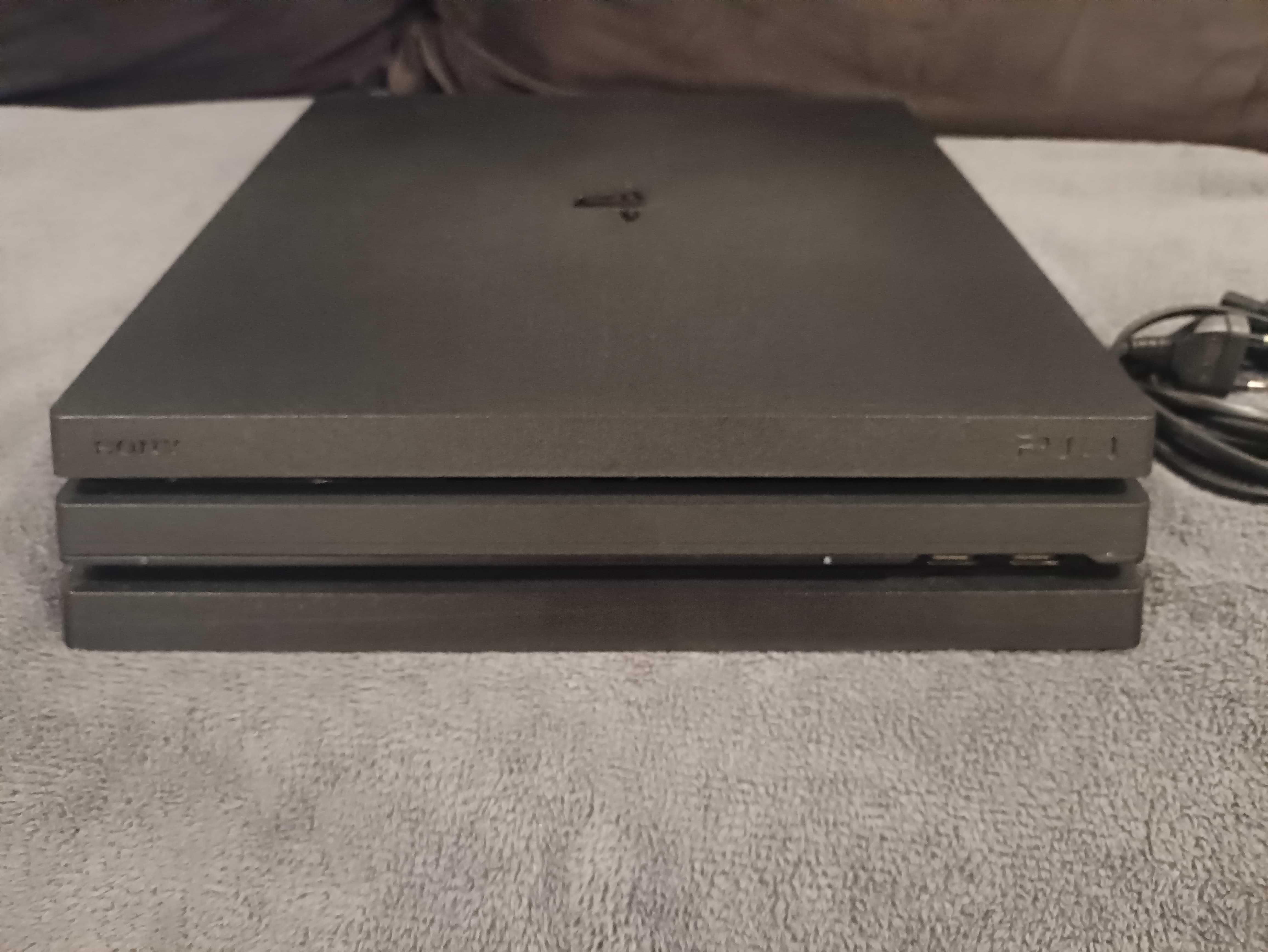 PlayStation 4 Pro – model CUH-7216B (wersja 1TB).