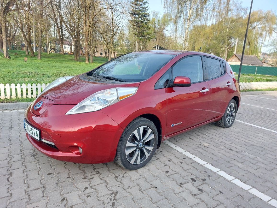 Nissan Leaf 2013 року батарея 11/12