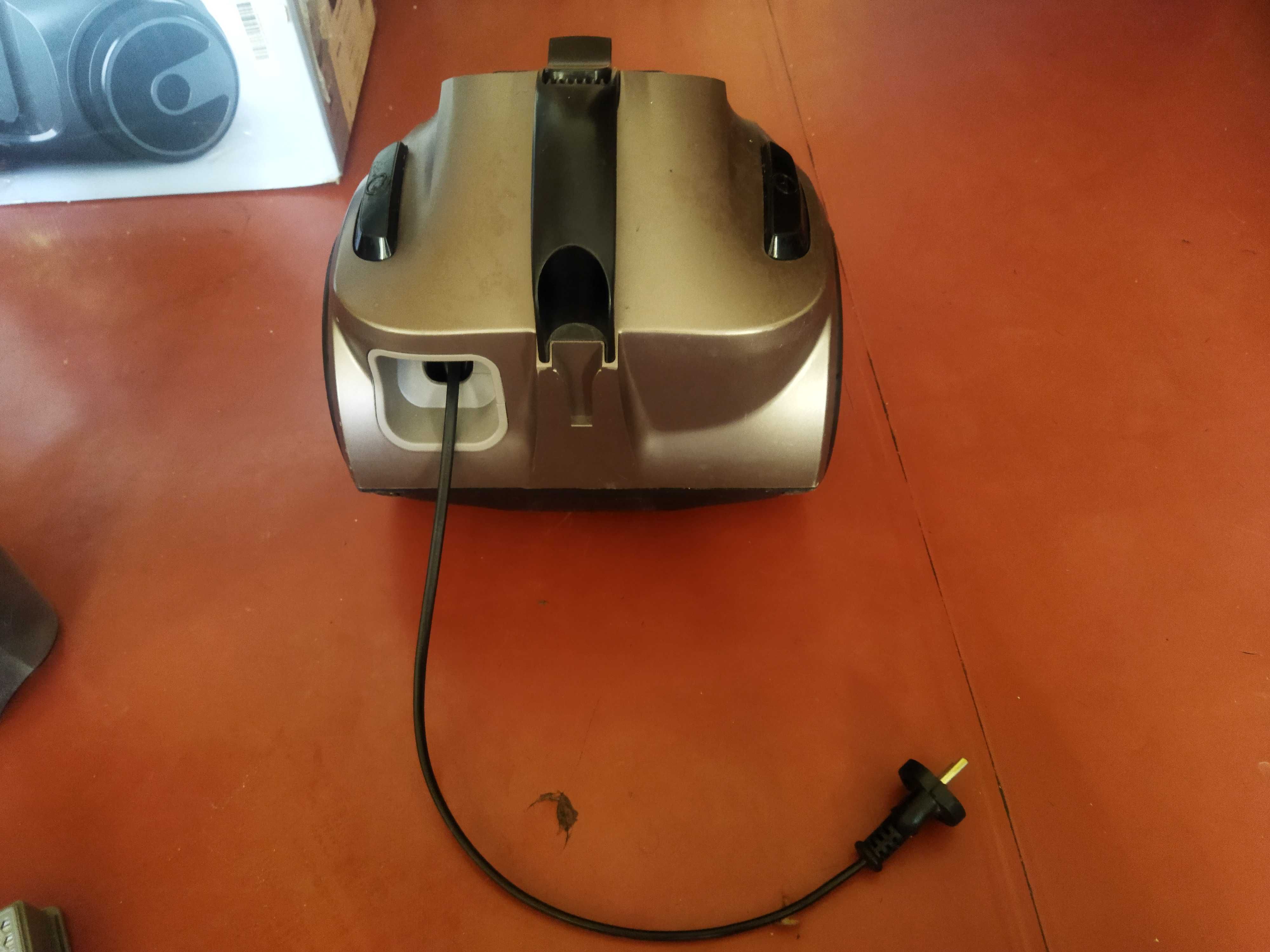 Пылесос Rowenta RO3786EA с контейнером 750W.