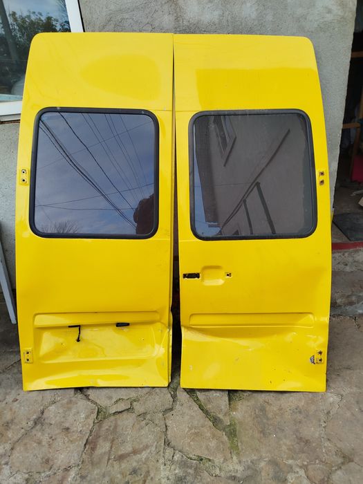 Продам недорого двері на спрінтер.