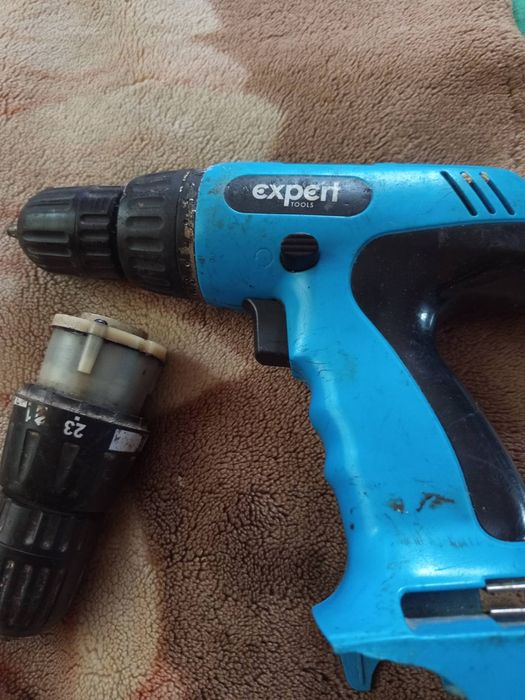 Продам повністю справний шуруповерт