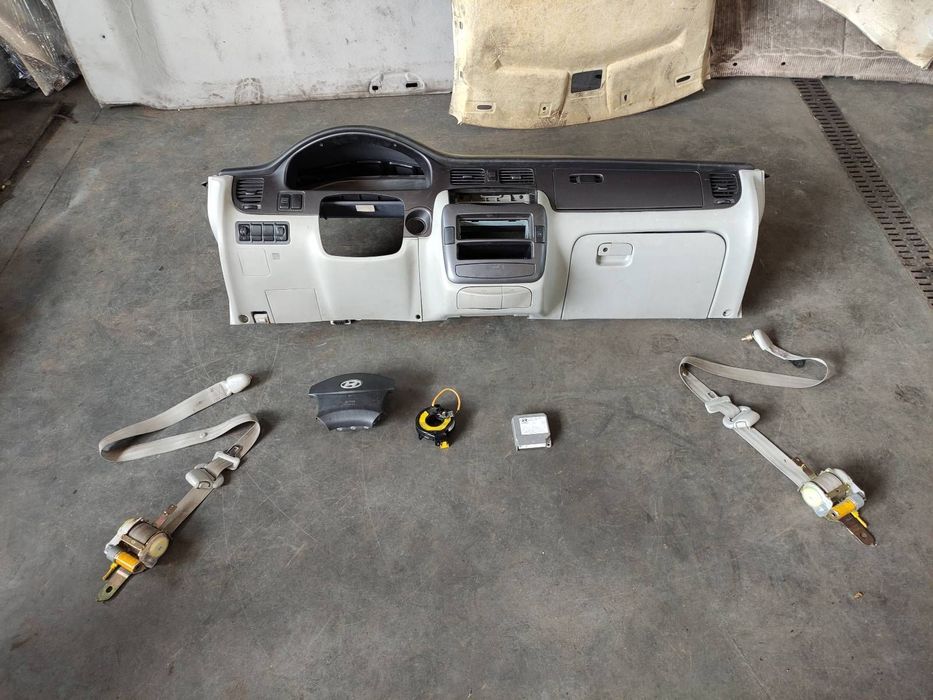 ZESTAW POSTRZAŁOWY HYUNDAI TRAJET I FL 95910-3A900