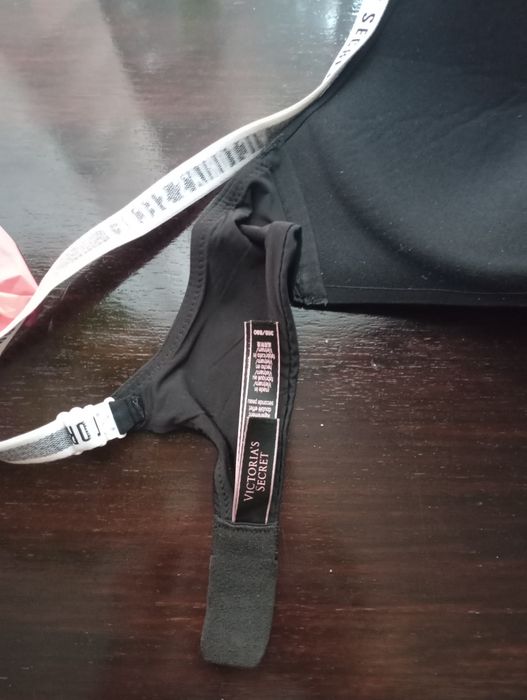 Фірмовий бюстгальтер