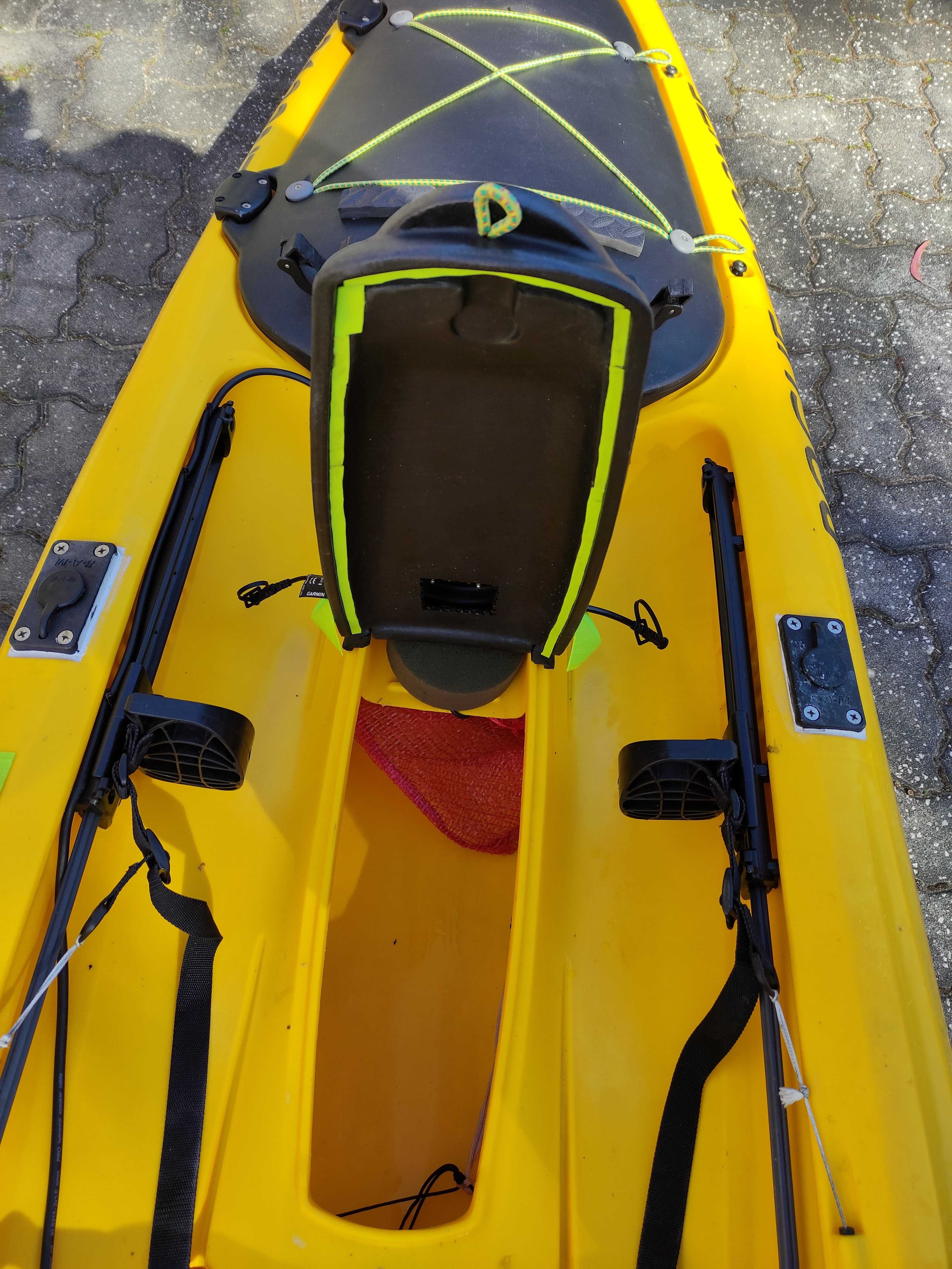 Kayak de pesca com motor