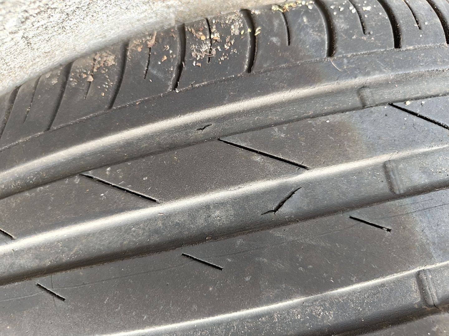 Opony Bridgestone Turanza 4szt T001 235/55R17 99W