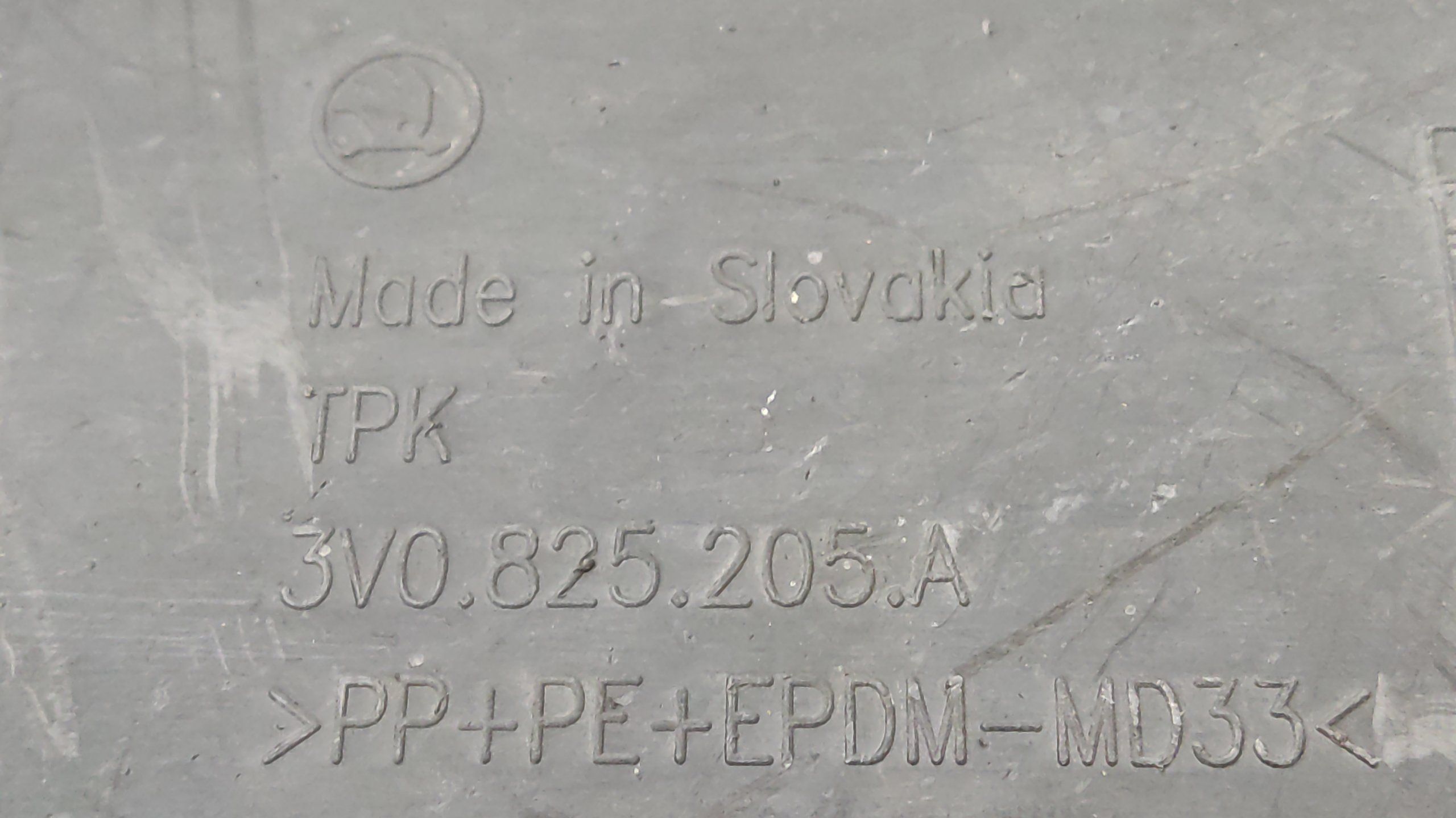 Skoda SuperB III 2015- Защита кузова днища задняя 3V0825205A
