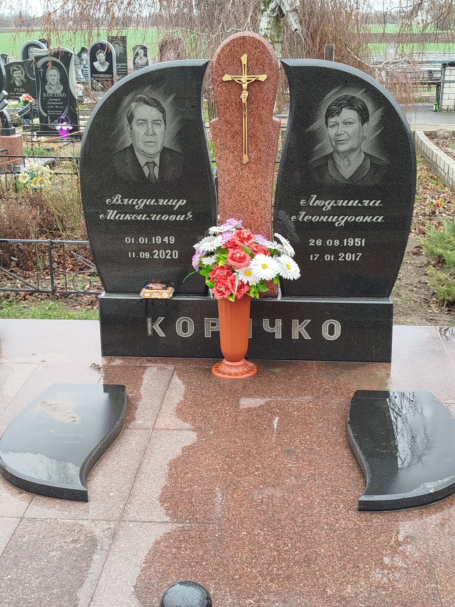 Памятники,низькі ціни,оплата частинами.