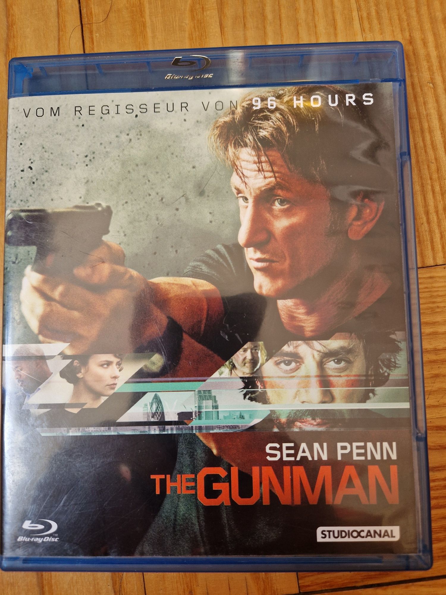 Gunman Sean Penn