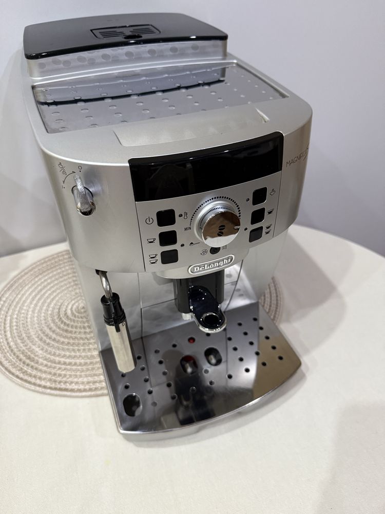 Кавомашина/кофеварка Delonghi Magnifica S
