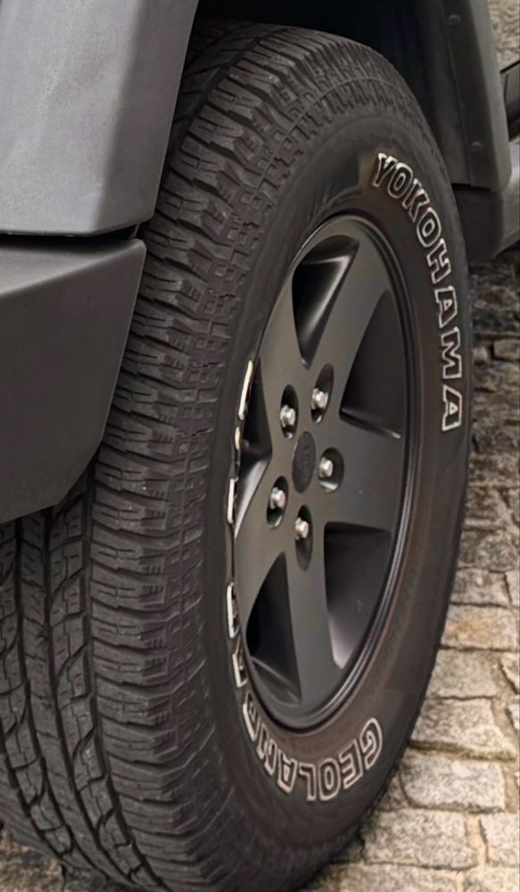 •Jeep wrangler!! Jantes originais e pneus (comonovos)