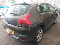 Дверка дверь двері двери Пежо Peugeot 3008