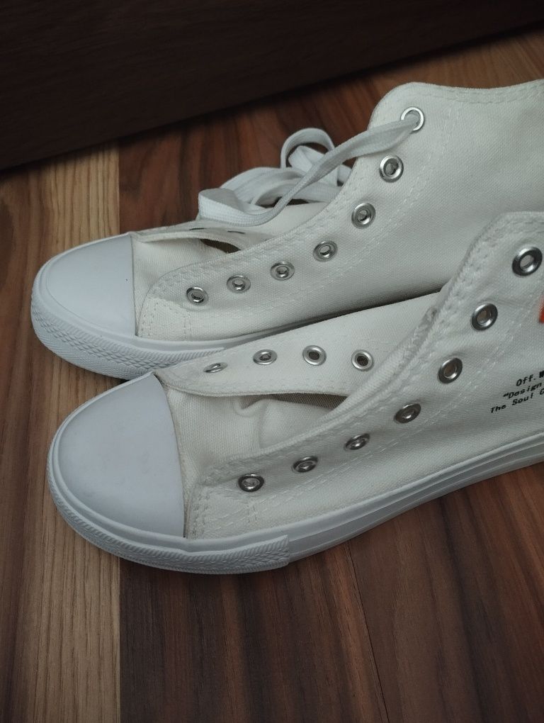 Nowe kremowe trampki 39
