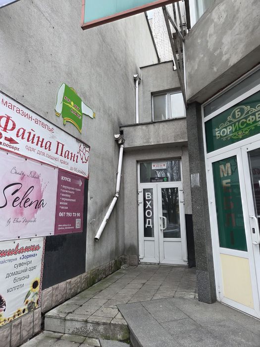 Продам 35 м2 під магазин, салон ін. Шевченка-Чорновола, без вікна
