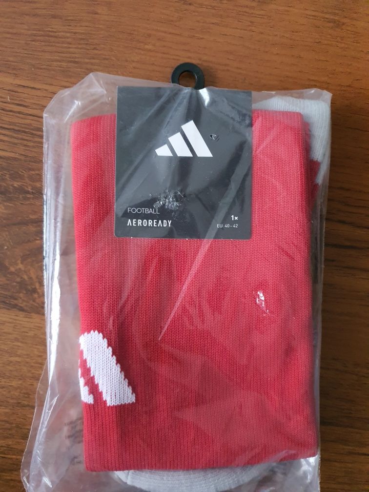 Nowe czerwone getry adidas milano 23