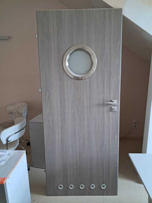 2x drzwi łazienkowe lewe, szerokość 80cm.