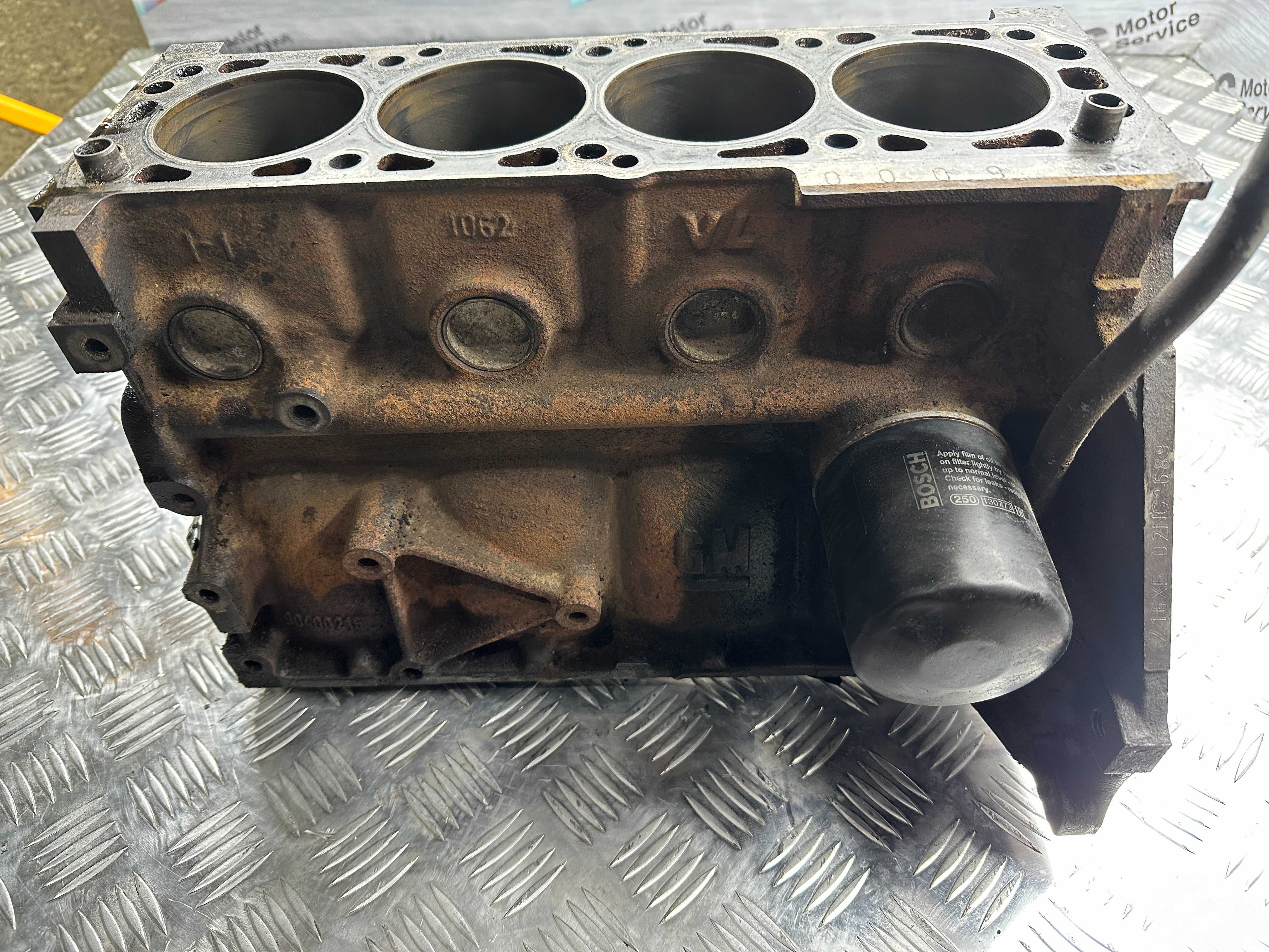 Блок двигателя Opel Astra G Vectra B  1.6 16V Z16XE   90400215