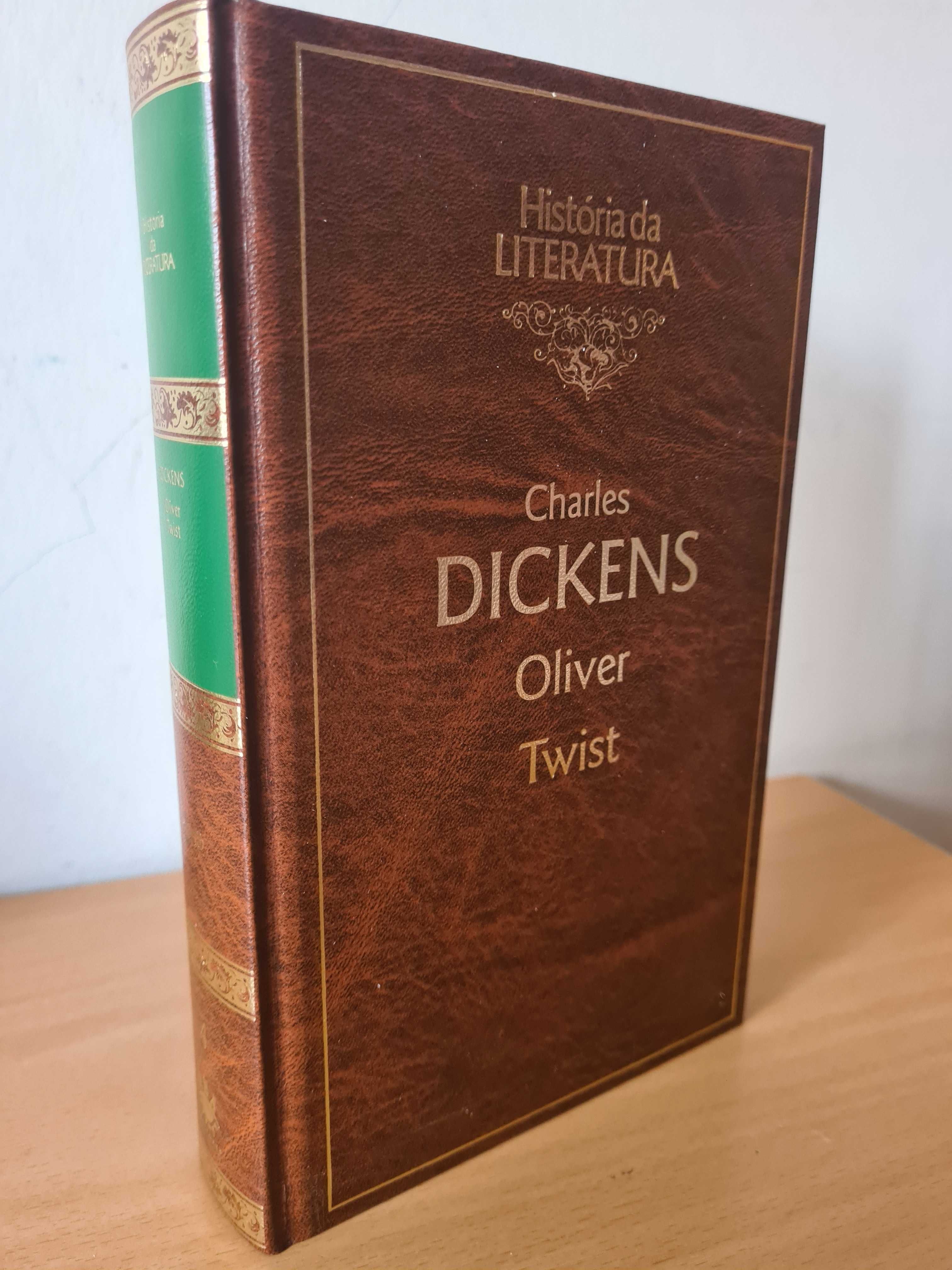 Livro "Oliver Twist" de Charles Dickens
