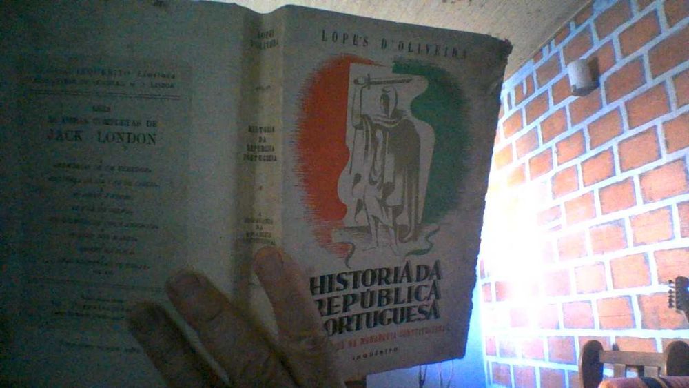 Livros antigos e raros