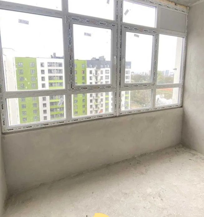 Готовий до ремонту 3-х кімннатний сирець біля міського озера