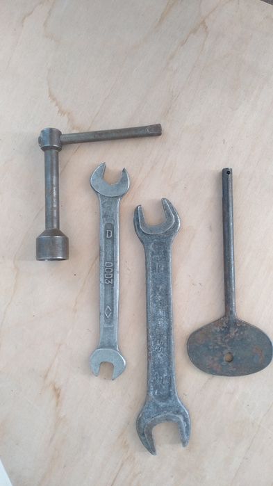 Набор инструментов: кейс, надфили, ключи.