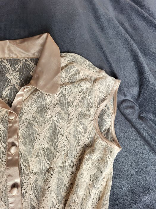 Beżowa koronkowa bluzka z kołnierzykiem M L