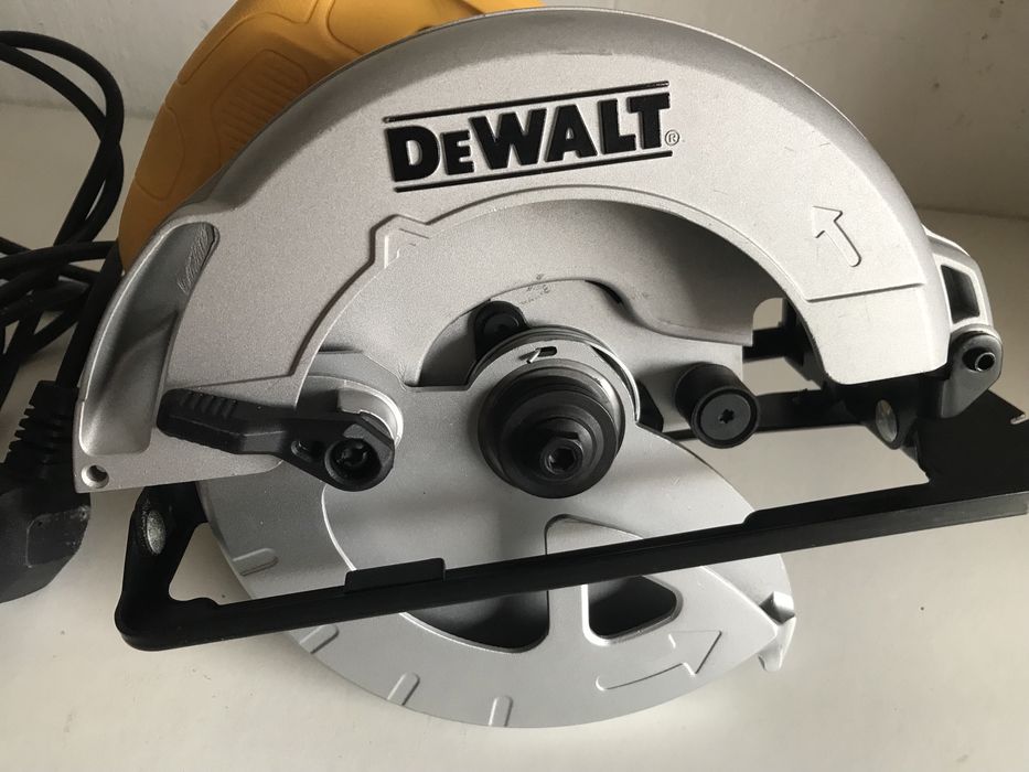 Пила дискова DeWALT DWE560-GB з Англії