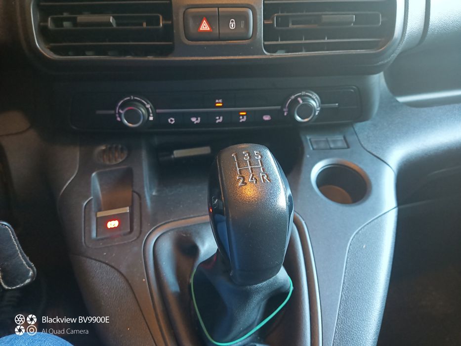 Vendo Peugeot partner premium 2020 70m km valor 15000€