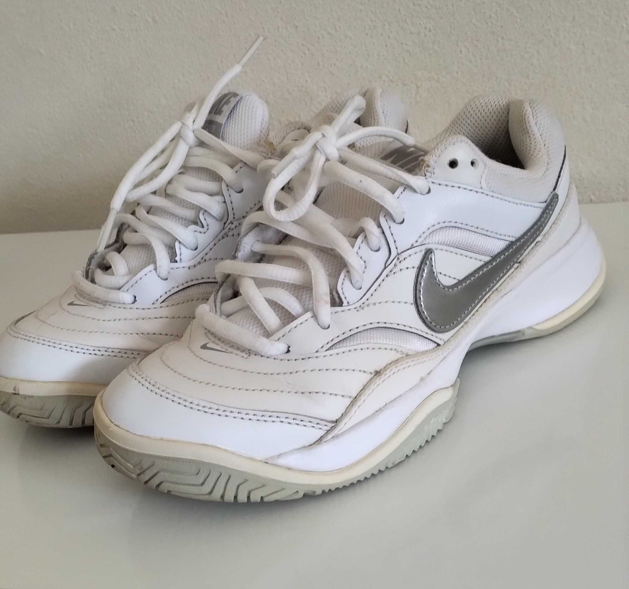 Sapatilhas Nike - brancas