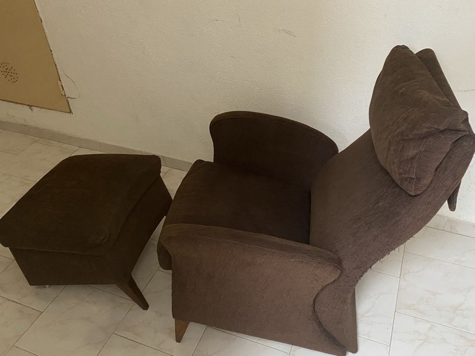 Poltrona com apoio de pés