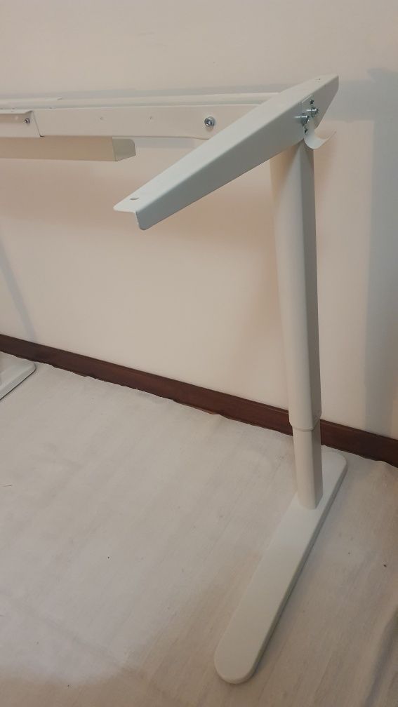 Secretária regulável IKEA