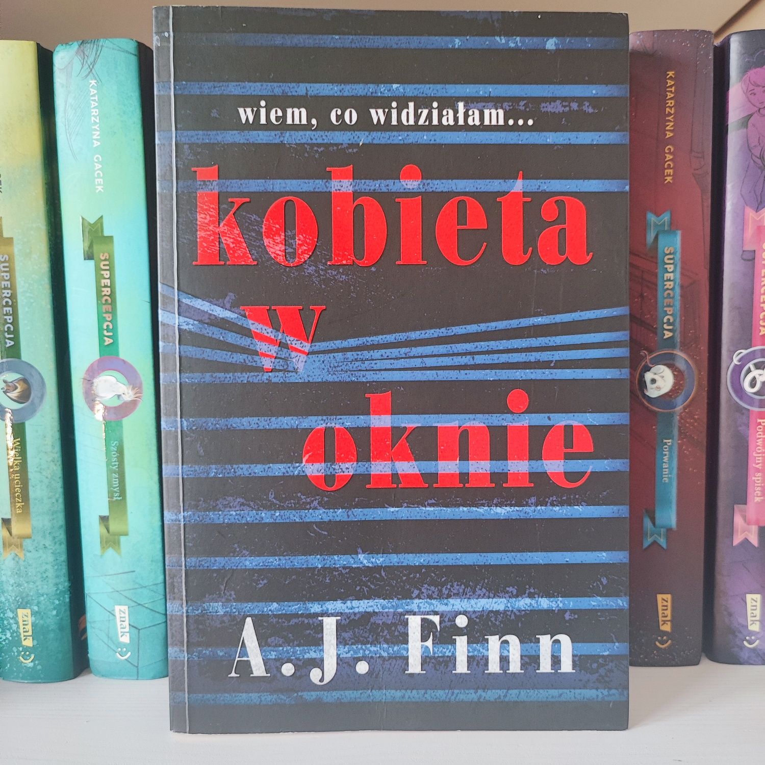 Książka kryminalna "Kobieta w oknie" A.J. Finn
